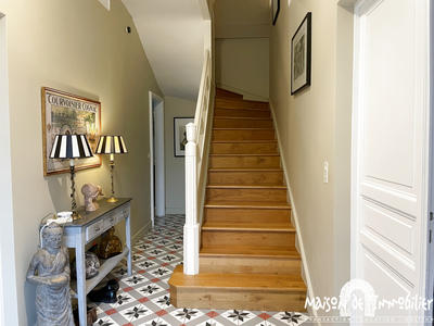 Maison - 233 m² - 9 pièces