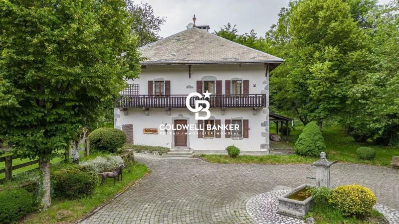 Maison de domaine équestre - 400 m² - 10 pièces