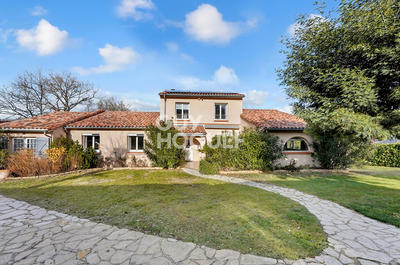 Maison - 254 m² - 8 pièces