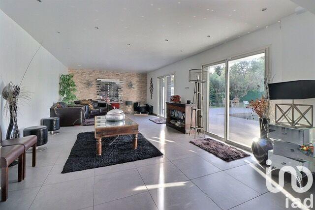 Maison - 279 m² - 7 pièces