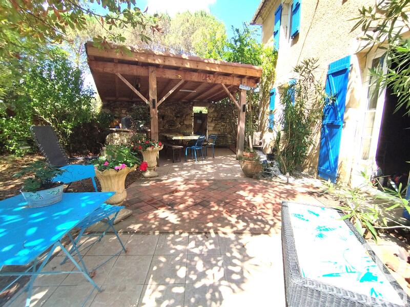 Maison - 235 m² - 8 pièces