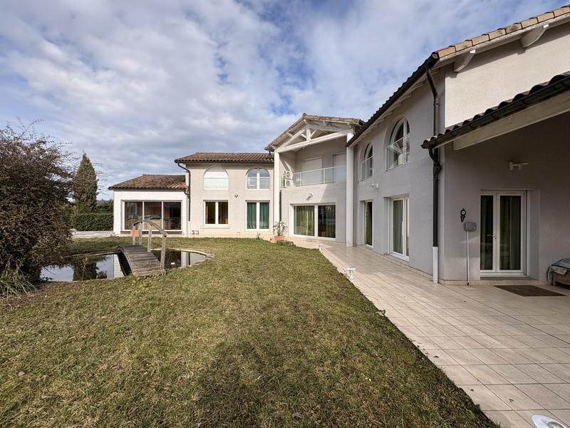 Maison - 305 m² - 7 pièces