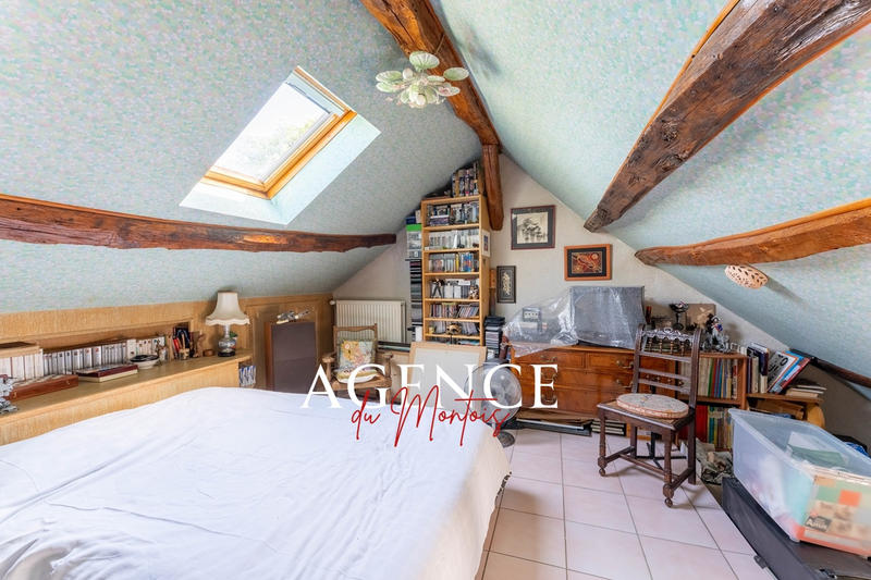 Maison - 203 m² - 7 pièces