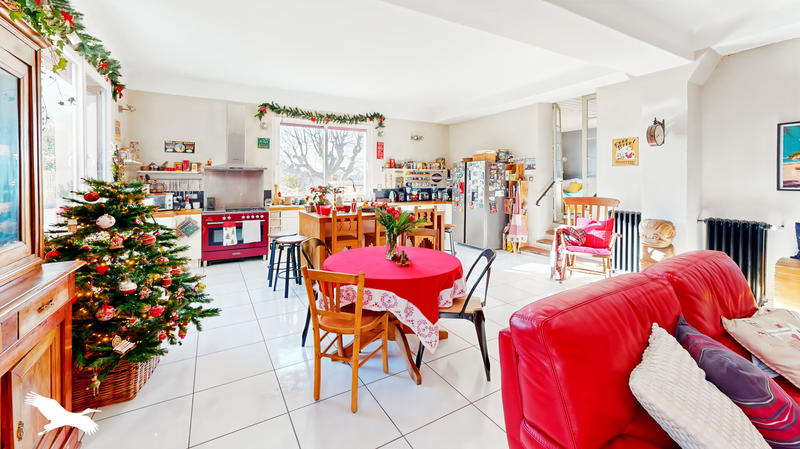 Maison - 195 m² - 6 pièces