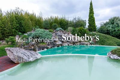 Maison - 850 m² - 10 pièces