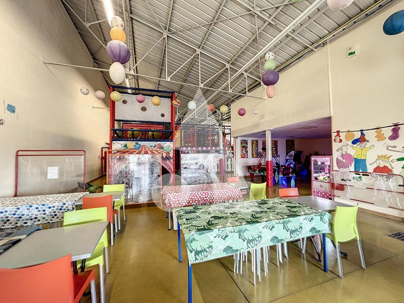 Local commercial - 405 m²