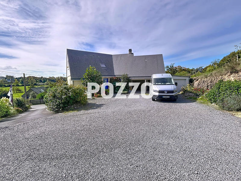 Maison - 196 m² - 9 pièces