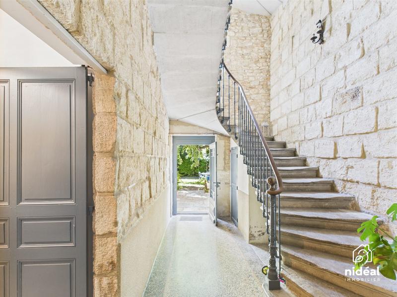 Maison - 270 m² - 15 pièces