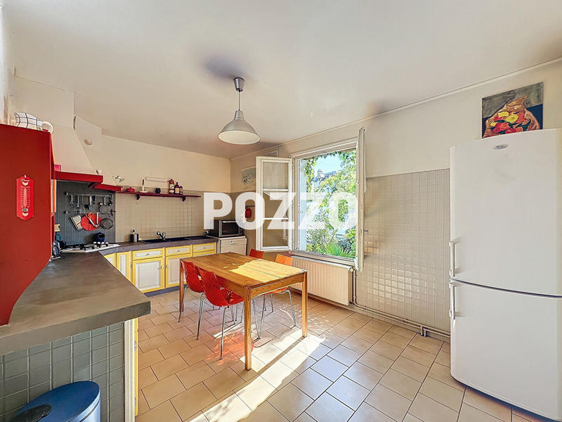 Maison - 263 m² - 10 pièces