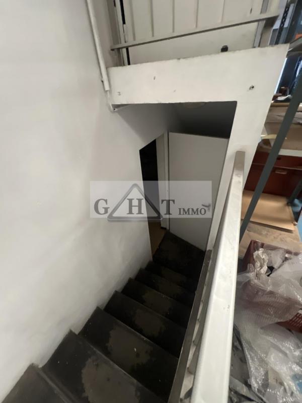 Entrepôt - 1 502 m²