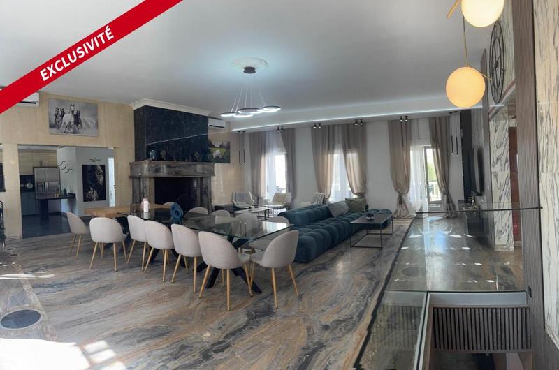 Demeure - 351 m² - 8 pièces