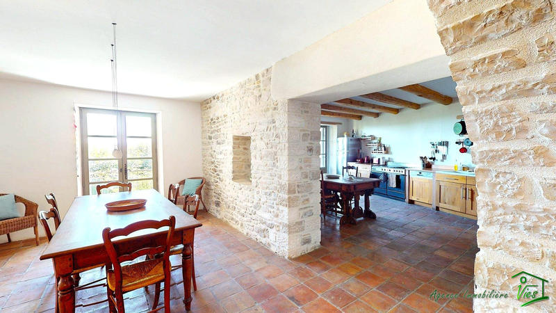 Maison - 202 m² - 6 pièces