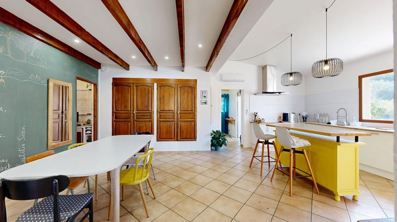 Propriété - 429 m² - 24 pièces