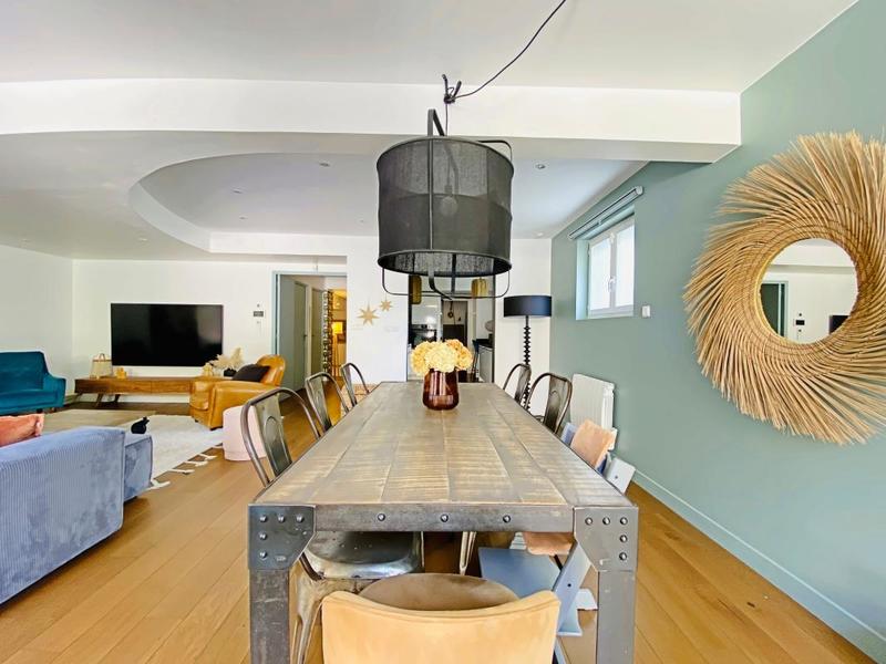 Maison - 210 m² - 6 pièces