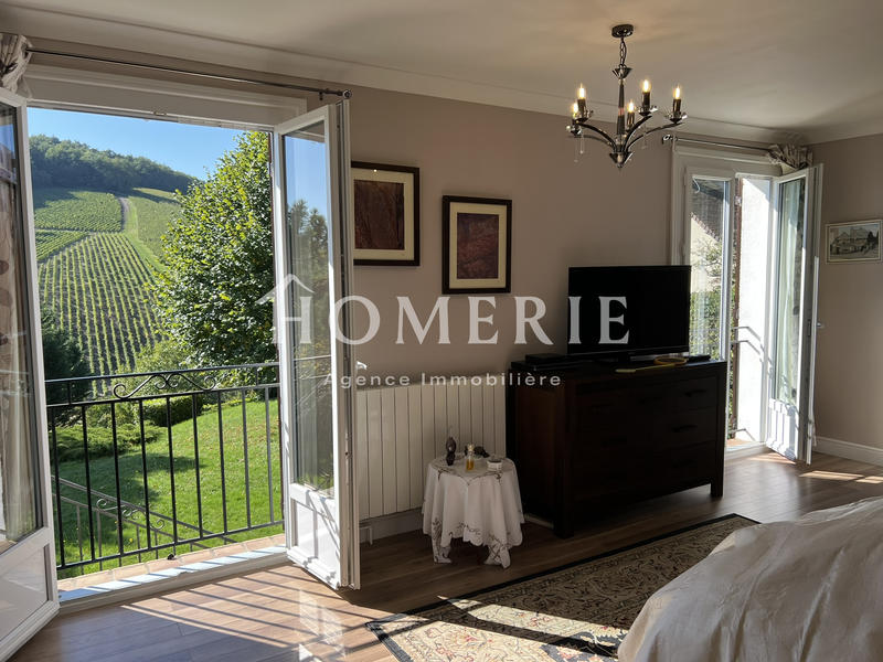 Maison - 213 m² - 9 pièces