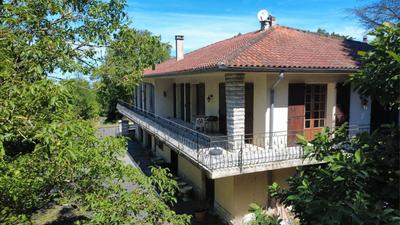 Maison - 226 m² - 7 pièces