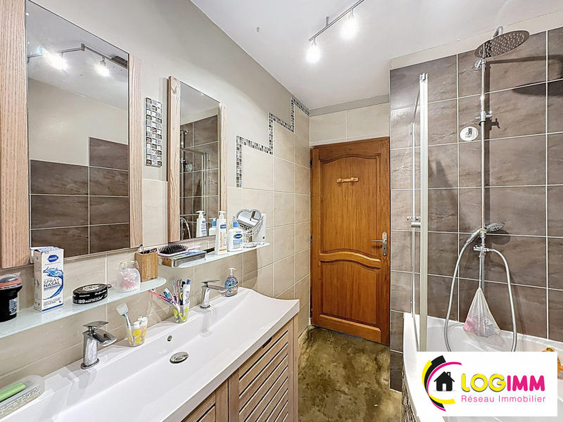 Maison - 187 m² - 9 pièces