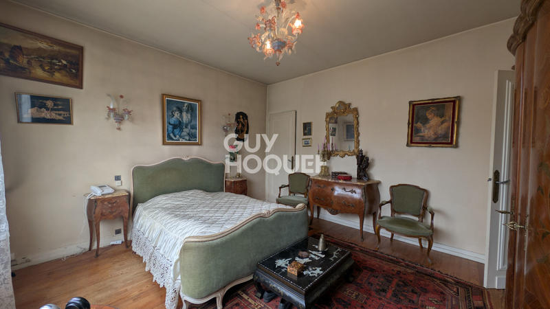 Maison - 231 m² - 8 pièces