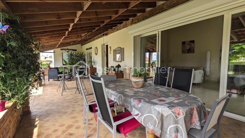 Maison traditionnelle - 203 m² - 7 pièces