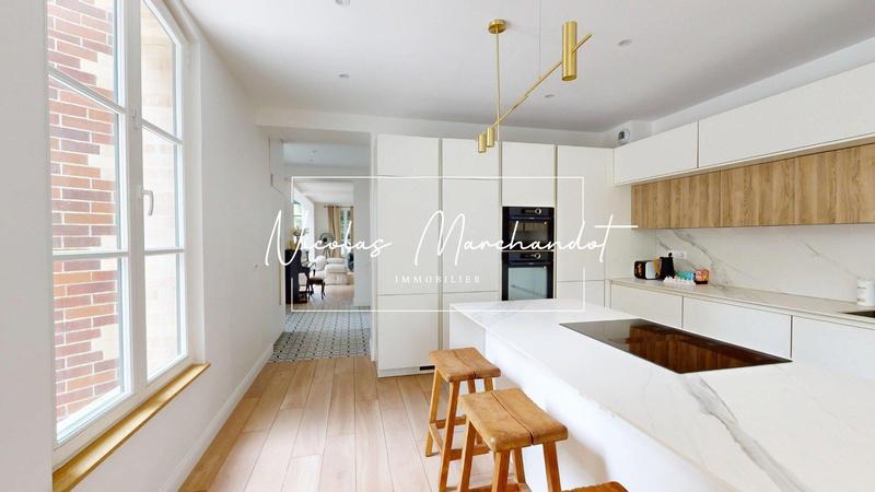 Propriété - 300 m² - 8 pièces