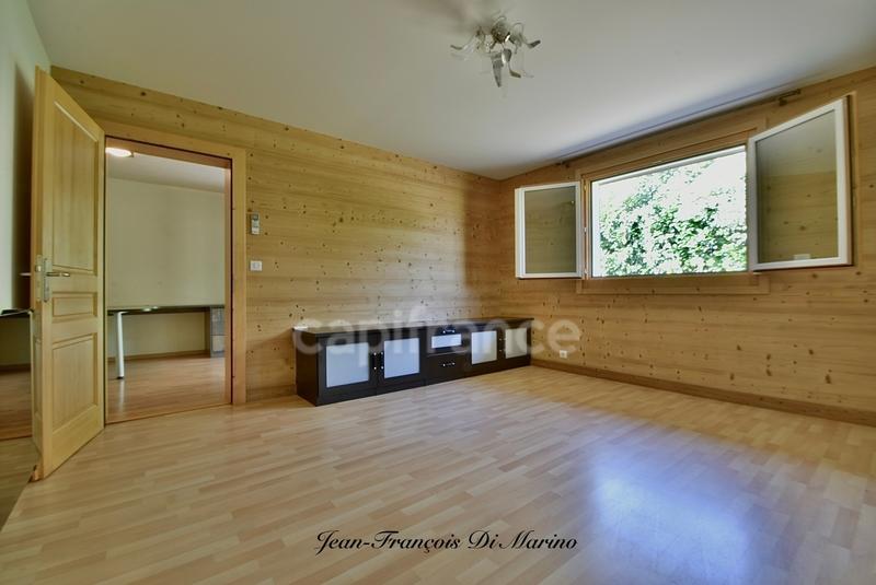 Maison - 211 m² - 8 pièces