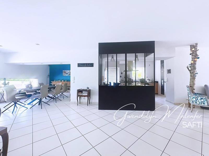 Maison - 248 m² - 8 pièces