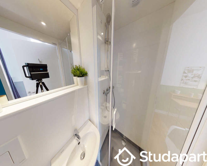 Chambre - 120 m² - 1 pièce