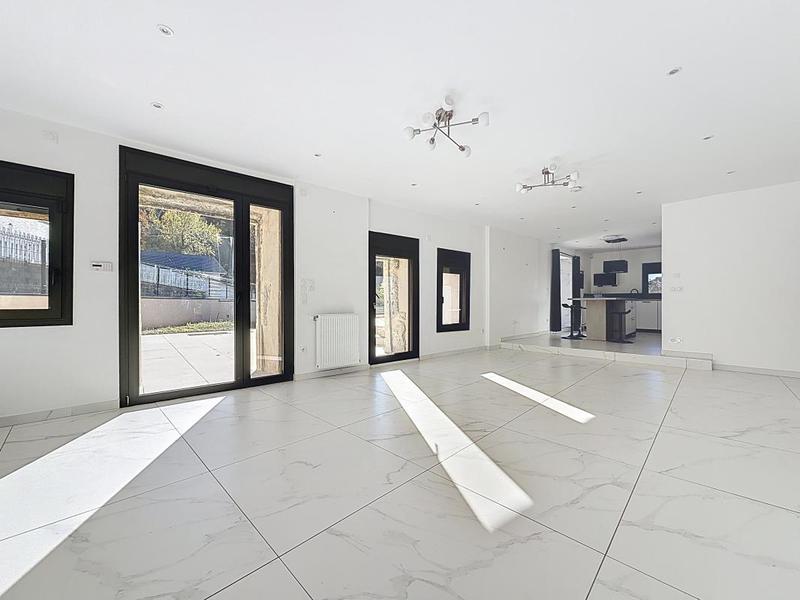 Maison - 195 m² - 6 pièces