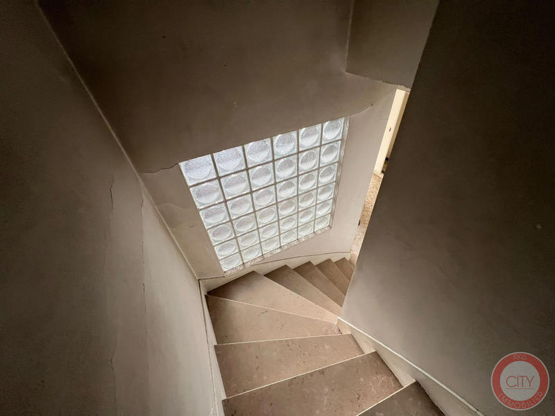 Maison traditionnelle - 245 m² - 6 pièces