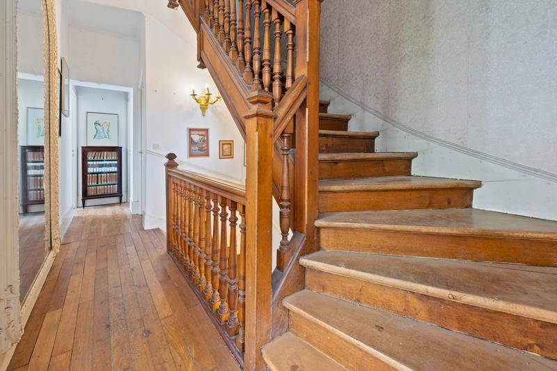 Maison - 289 m² - 10 pièces