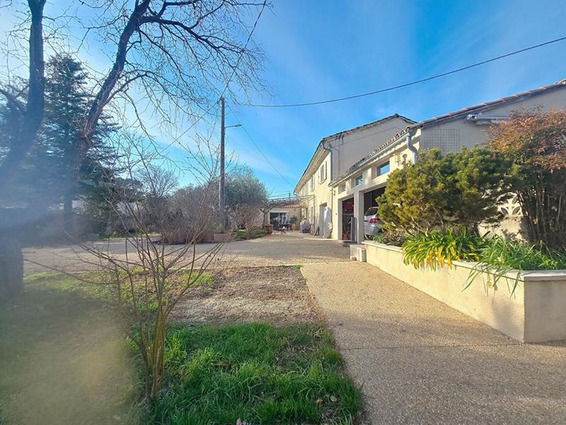 Demeure - 264 m² - 12 pièces