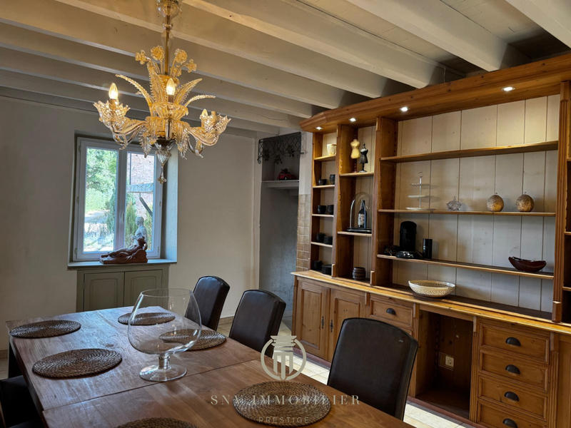 Maison - 221 m² - 7 pièces