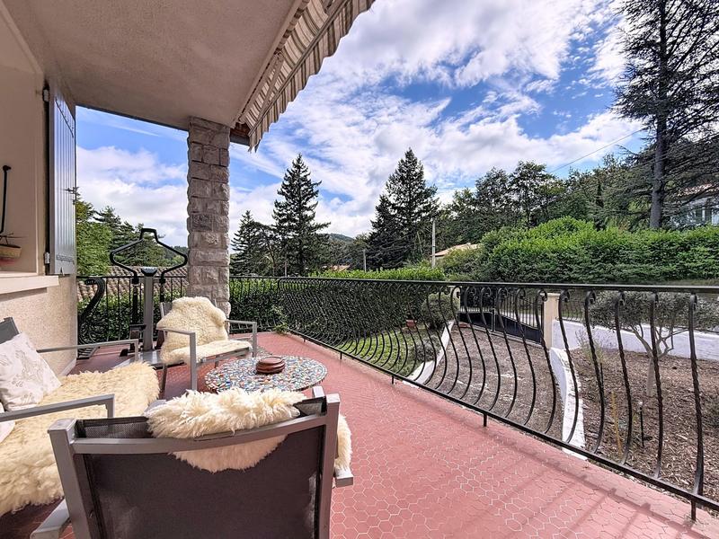 Maison traditionnelle - 82 m² - 4 pièces