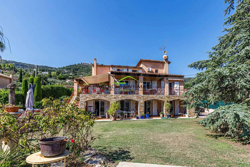 Maison - 298 m² - 9 pièces