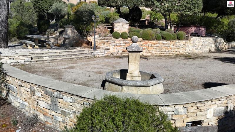 Maison - 279 m² - 14 pièces