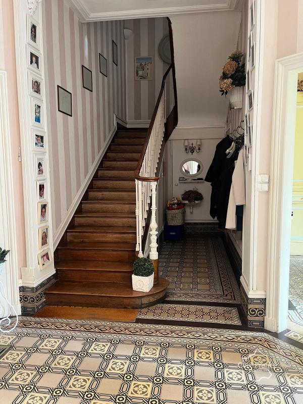 Propriété - 352 m² - 12 pièces