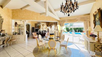 Maison - 195 m² - 6 pièces