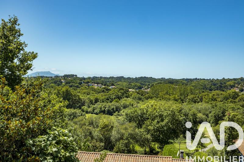 Maison - 203 m² - 6 pièces