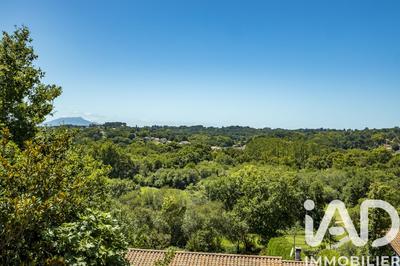 Maison - 203 m² - 6 pièces