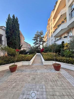 Appartement - 100 m² - 4 pièces