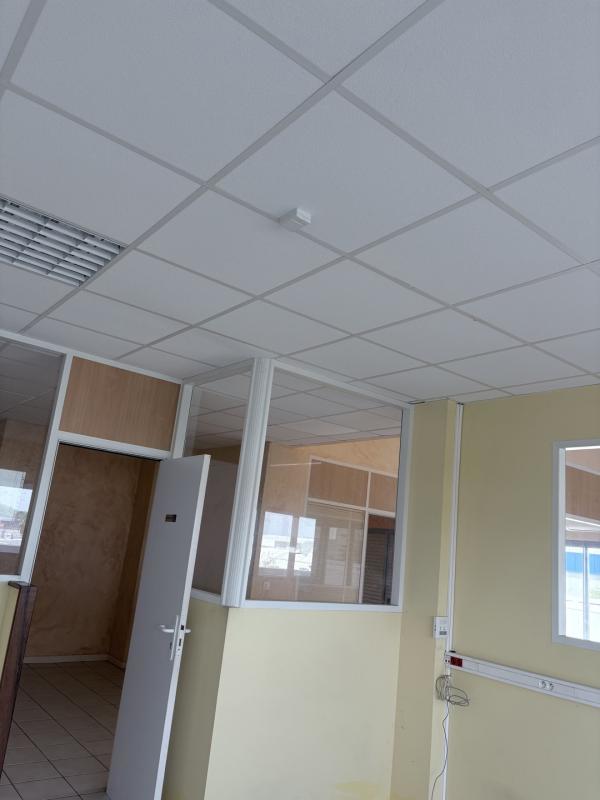 Local commercial - 111 m² - 4 pièces