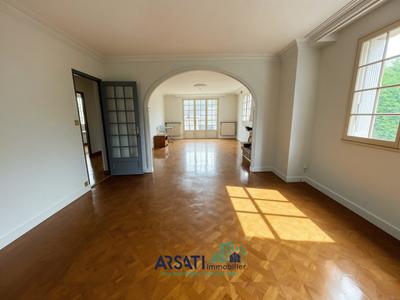 Maison traditionnelle - 143 m² - 6 pièces