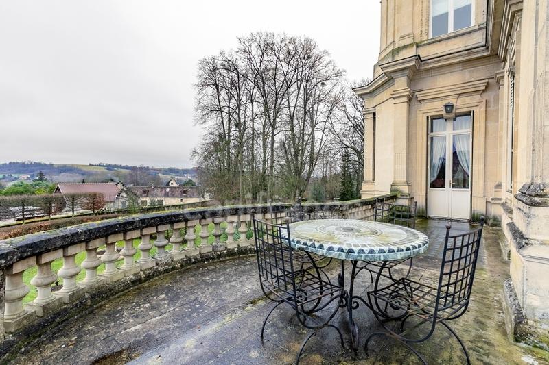 Propriété - 750 m² - 15 pièces