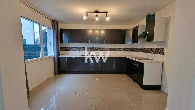 Maison - 331 m² - 7 pièces