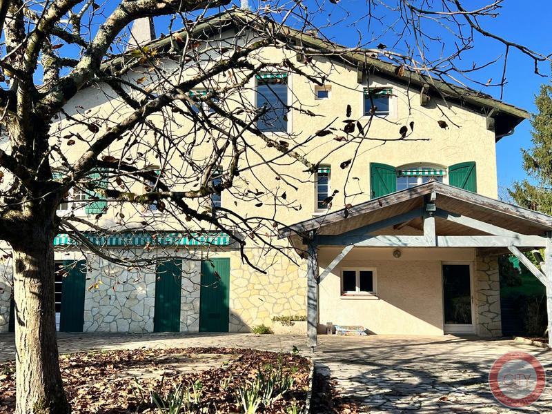 Maison ancienne - 190 m² - 7 pièces