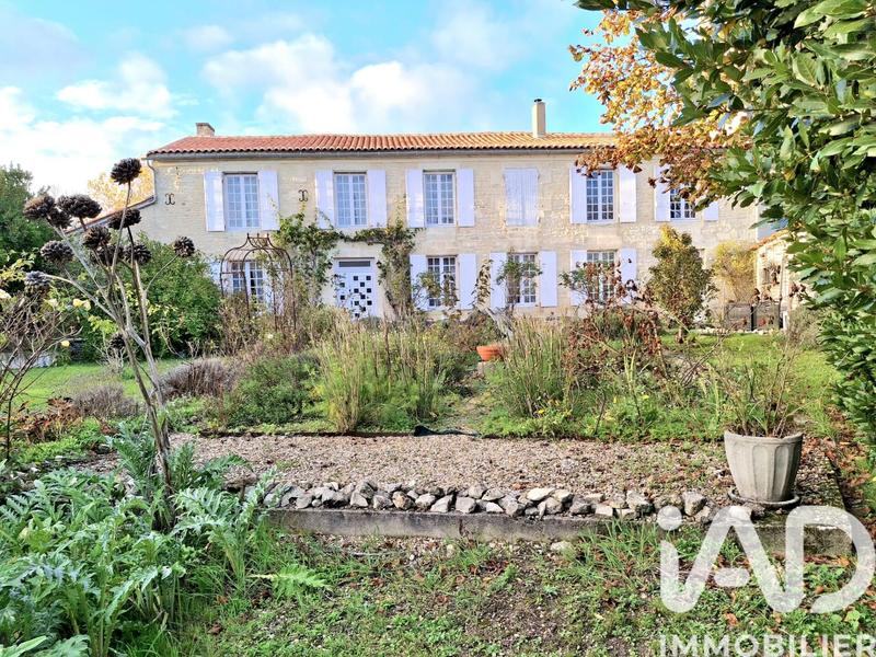 Maison - 207 m² - 6 pièces