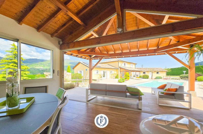 Villa - 250 m² - 8 pièces