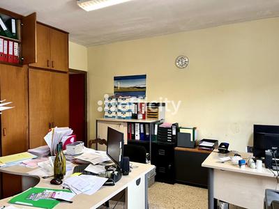 Bureau - 608 m²
