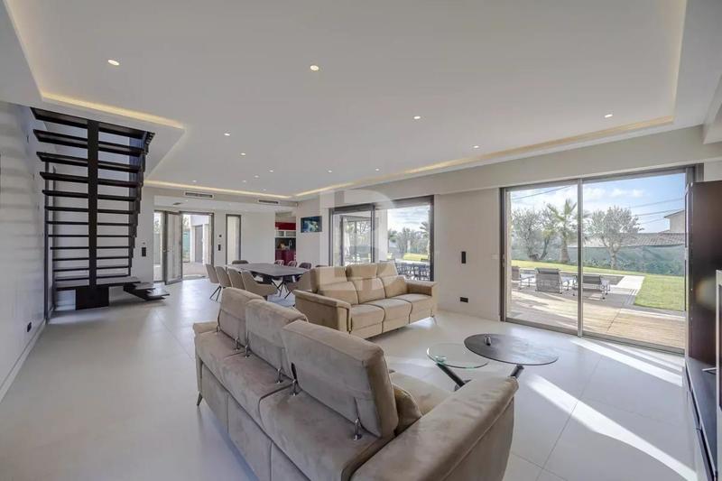 Villa - 265 m² - 7 pièces