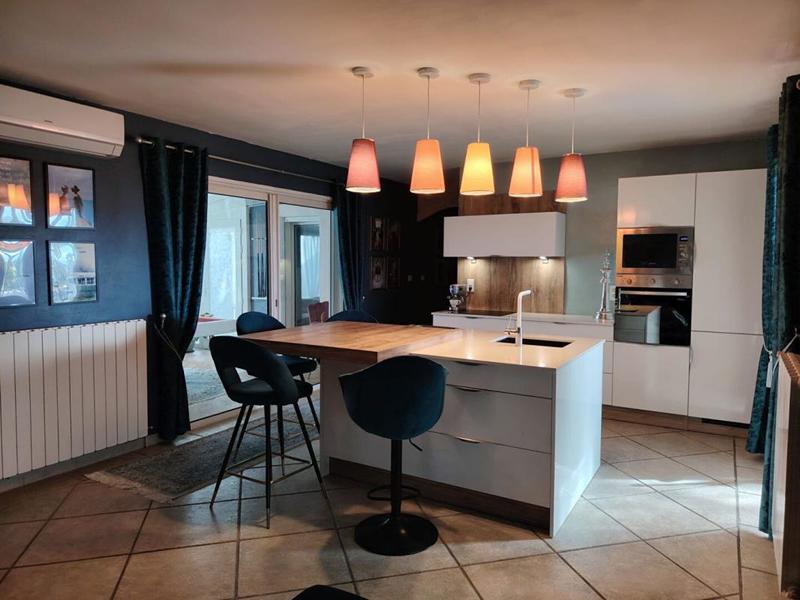 Maison - 210 m² - 9 pièces